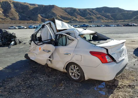 2017 Nissan Versa 1.6 Sv z USA, uszkodzony, nr VIN 3N1CN7AP8HL887304